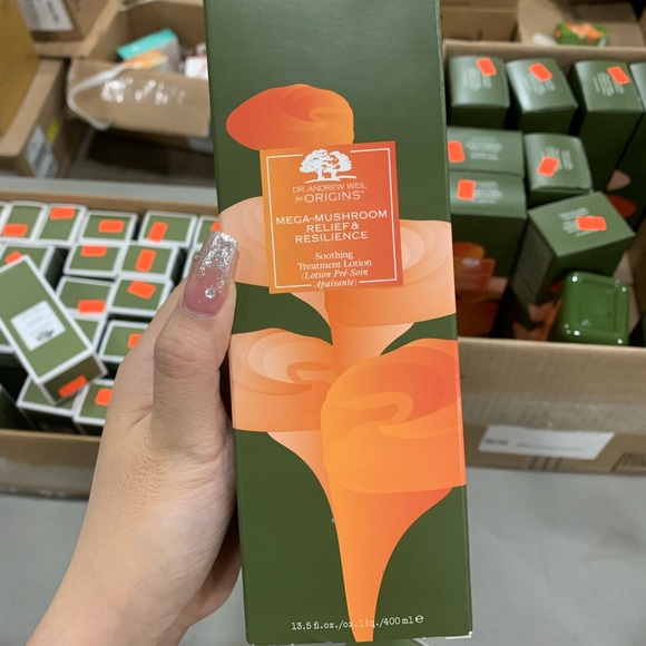 400ml Origins Mega Mushroom Relive and Resilience Soothing Treatment Lotion - Picture 1 of 1